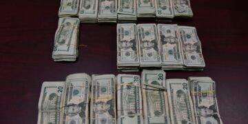 Agentes de Aduanas incautan 91 mil dólares con destino a México