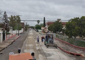 Supervisa Alcalde de Matamoros rehabilitación de pavimento en calle 14 