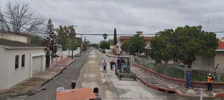 Supervisa Alcalde de Matamoros rehabilitación de pavimento en calle 14