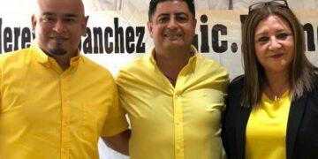 Guillermo Vizcaíno se registra como candidato del PRD a la alcaldía de Victoria