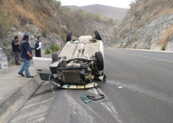 Familia de Jaumave herida al volcar vehículo en “Rumbo Nuevo”