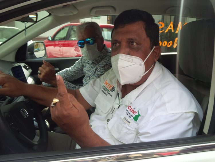 Anuncian maestros jubilados nueva protesta