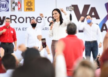 Mely Romero rinde protesta como candidata de “Va por Colima” a gobernadora 