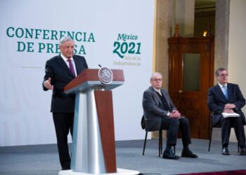 ‘No podemos regresar a clases presenciales sin vacunar a maestros’