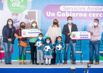 Llevan “Un Gobierno Cerca de Ti” a familias de Bustamante