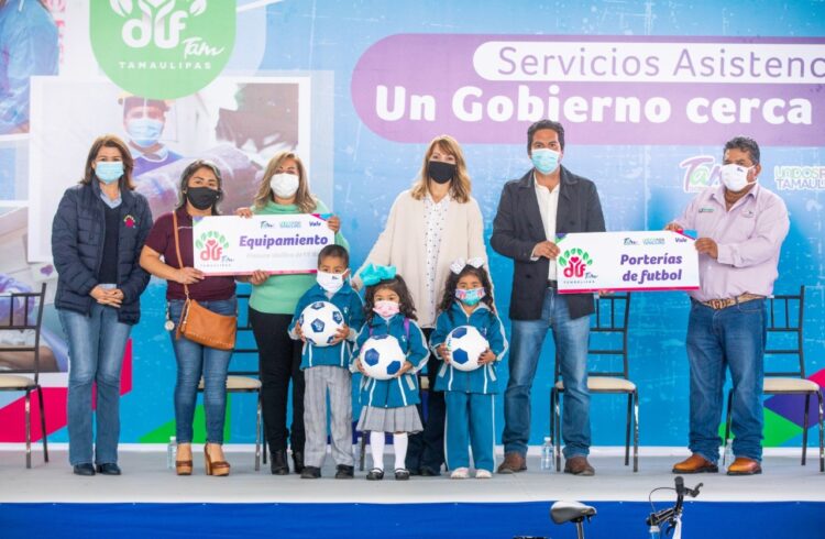 Llevan “Un Gobierno Cerca de Ti” a familias de Bustamante