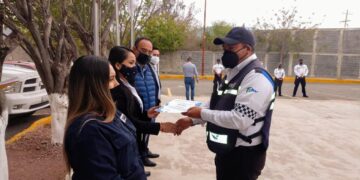 Entrega Fiscalía Estatal acreditación a elementos de Tránsito Victoria