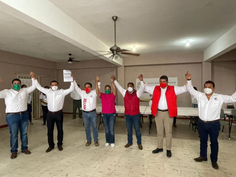 Nicolás Camorlinga solicita registro de candidato a Diputado por Matamoros