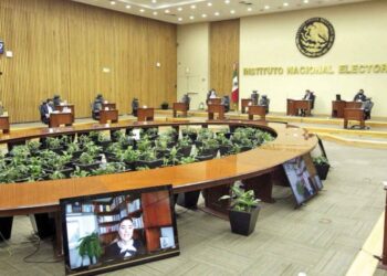 Miles salen en defensa del INE; exigen a partidos respetar reglas