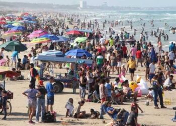 Piden a los turistas no saturar playa Miramar en sur de Tamaulipas
