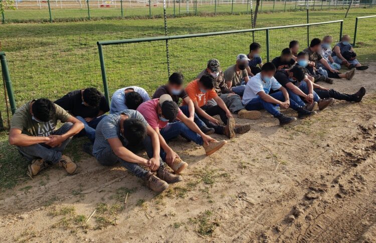 Encuentran indocumentados en “casas de seguridad” de Laredo