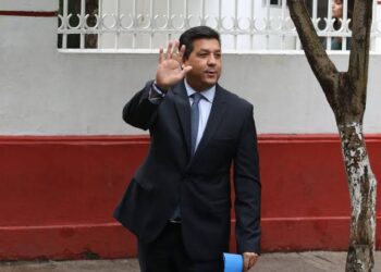 Notifican a Cabeza de Vaca solicitud de desafuero