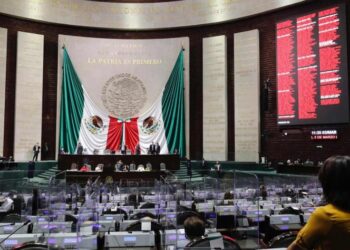 Morena busca impedir que congresos locales decidan desafuero de gobernadores