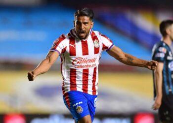 Chivas empata 2-2 con Gallos en La Corregidora