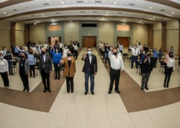 Rinden protesta miembros del sindicato del Ayuntamiento neolaredense