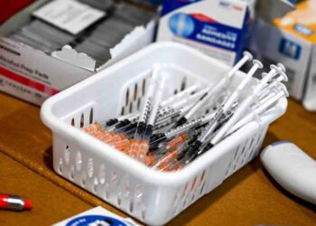 OMS advierte consecuencias por bajar la guardia ante el covid