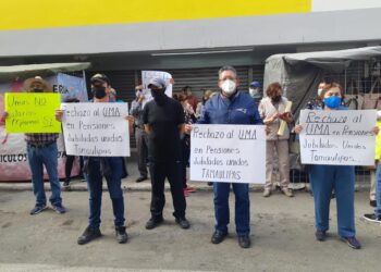 Protestan jubilados en ISSSTE
