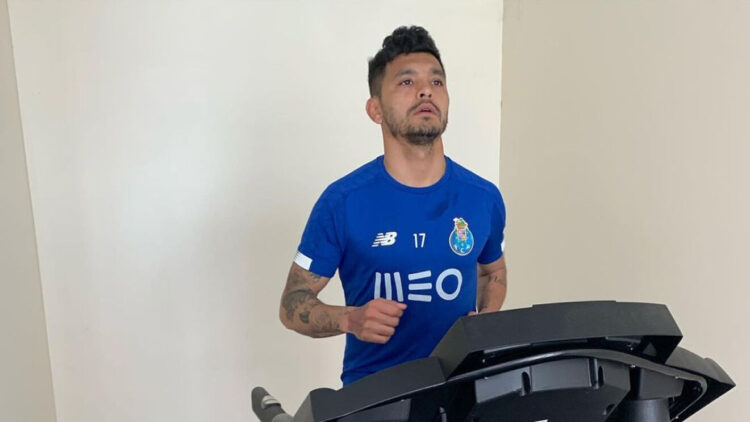 Tecatito Corona viaja a Turín, pero aún es duda para enfrentar a la Juventus