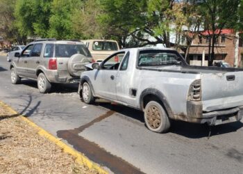 Choque de camionetas deja cuantiosos daños materiales
