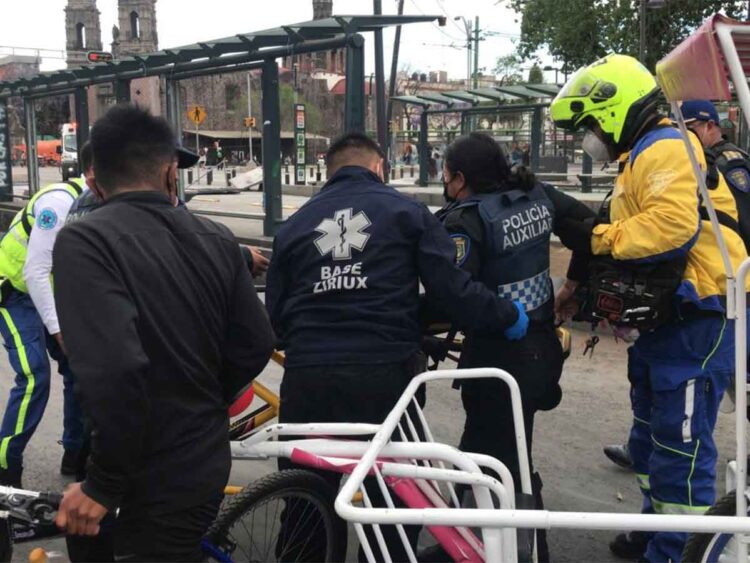 Reportan 15 policías y 4 civiles lesionadas durante marcha #8M