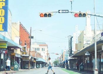 Ciudad de Laredo, Texas, abrirá sus puertas en cuatro etapas