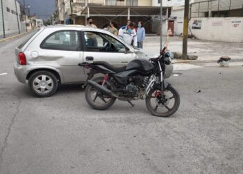 Motociclista se da a la fuga tras ocasionar choque