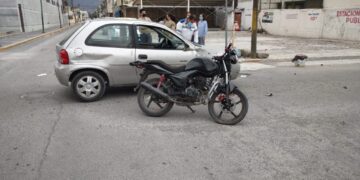 Motociclista se da a la fuga tras ocasionar choque