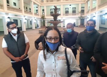 Demandan pago maestros de Tiempo Completo