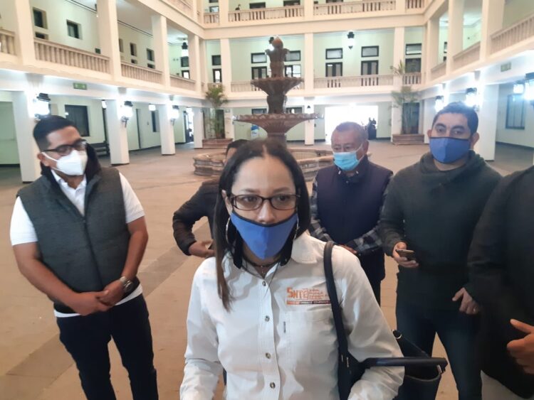 Demandan pago maestros de Tiempo Completo