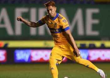 Houston Dynamo pone la mira en Carlos Salcedo