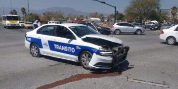 Chocan patrullas de Tránsito y de la Estatal