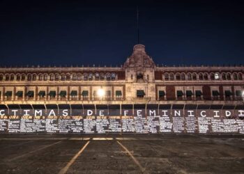 Dia de la mujer convierte palacio nacional en muro de la paz