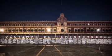 Dia de la mujer convierte palacio nacional en muro de la paz