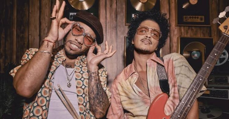 Bruno Mars regresa a la música con Anderson Paak