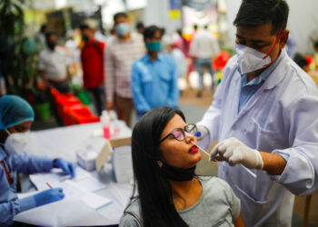 India sufre incremento de infecciones diarias de Covid-19 en cinco meses