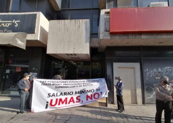 Profes jubilados toman delegación del ISSSTE en Victoria 