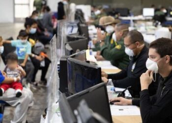 Reclaman legisladores supuesta liberación de migrantes sin fecha para  Corte.