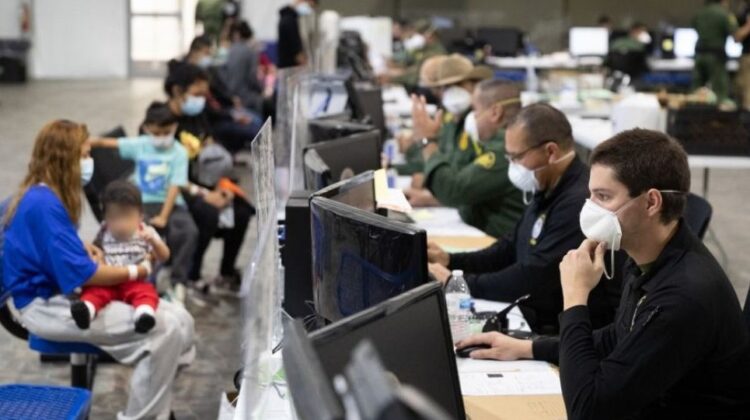 Reclaman legisladores supuesta liberación de migrantes sin fecha para  Corte.