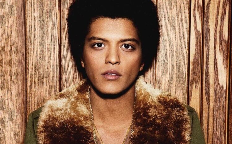 Sujeto se hace pasar por Bruno Mars para estafar mujeres