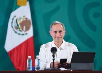 Regresa Gatell a conferencias