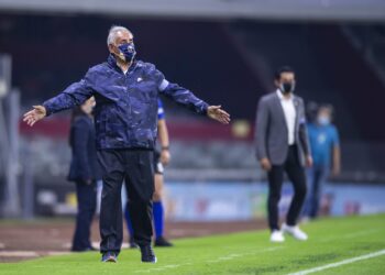 Leonardo Cuéllar presentó su renuncia como técnico del América Femenil.