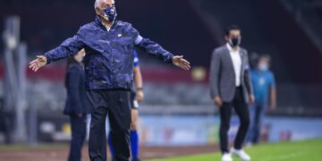 Leonardo Cuéllar presentó su renuncia como técnico del América Femenil.