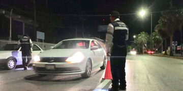 Conductores ebrios se rehusan a alcoholimetro por no quitarse cubrebocas