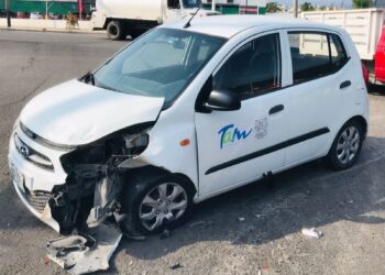 Chocan vehículo de Gobierno del Estado