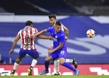 Cruz Azul hace historia a costa de Chivas