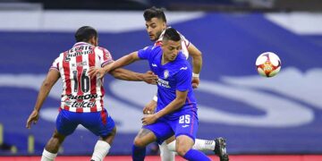 Cruz Azul hace historia a costa de Chivas