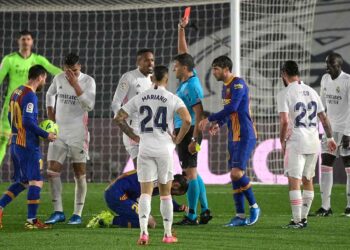 Real Madrid se lleva el Clásico con polémica