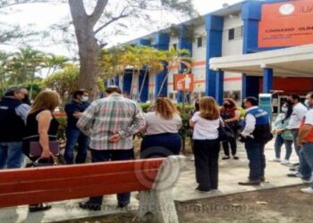 Desorden y caos en el primer día de vacunación en Tampico
