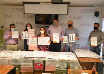 Entrega  IETAM a INE Tamaulipas manuales de capacitación y materiales para simulacros