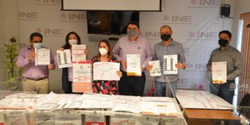 Entrega  IETAM a INE Tamaulipas manuales de capacitación y materiales para simulacros